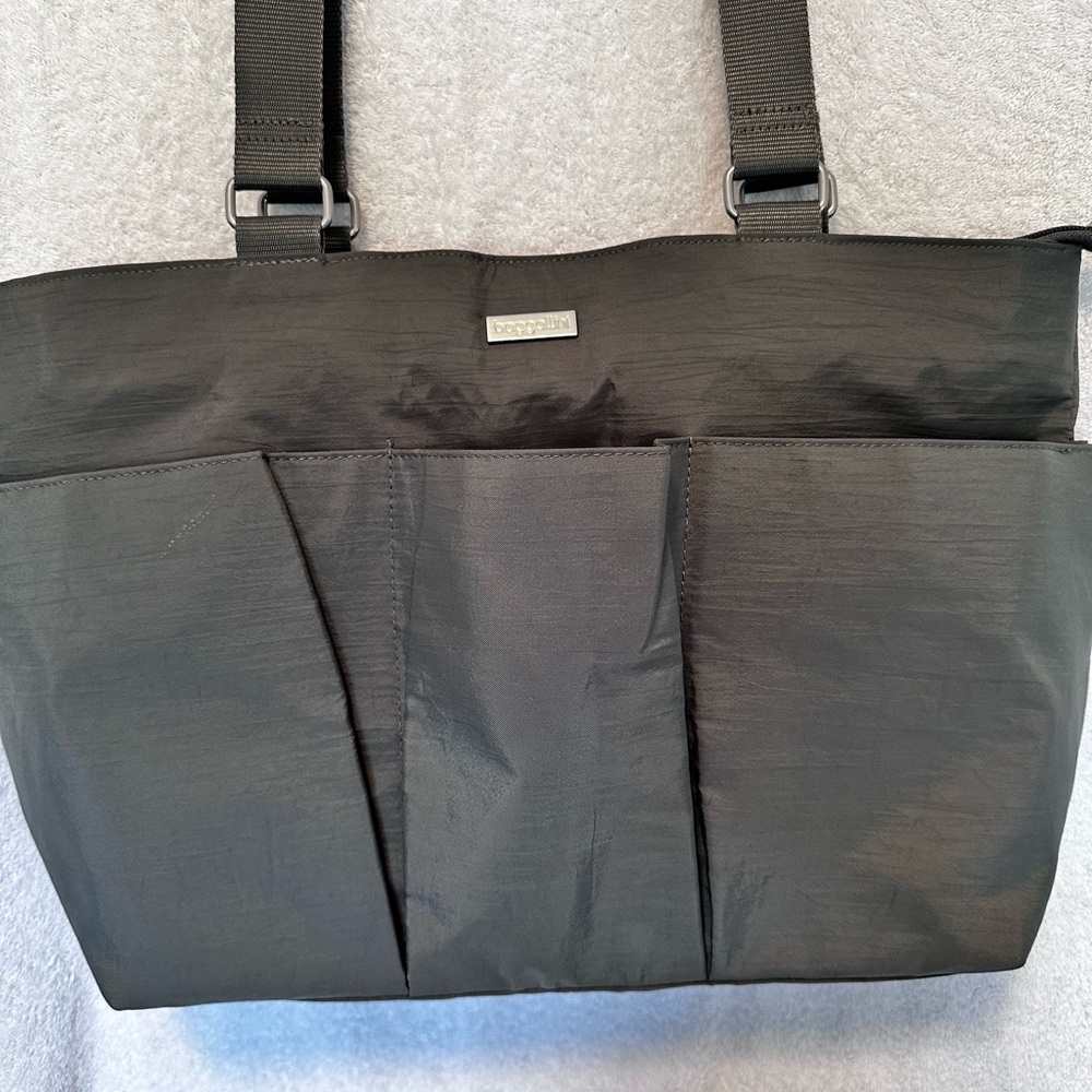 NWOT BAGGALLINI TOTE IN GRAY. 17” W x 10 1/2” H x 5” D.
